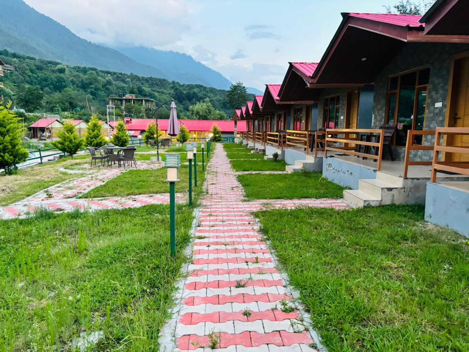 Shivalaya Retreat - A River Side Hotel 3*